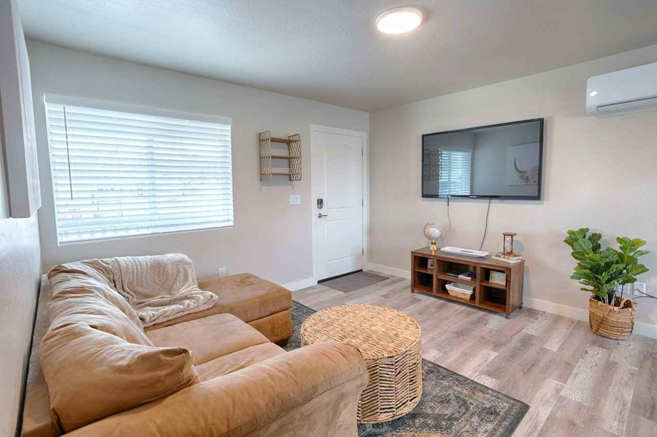 1110 West Woodland Lake Road, Unit D - Photo 3 of 11