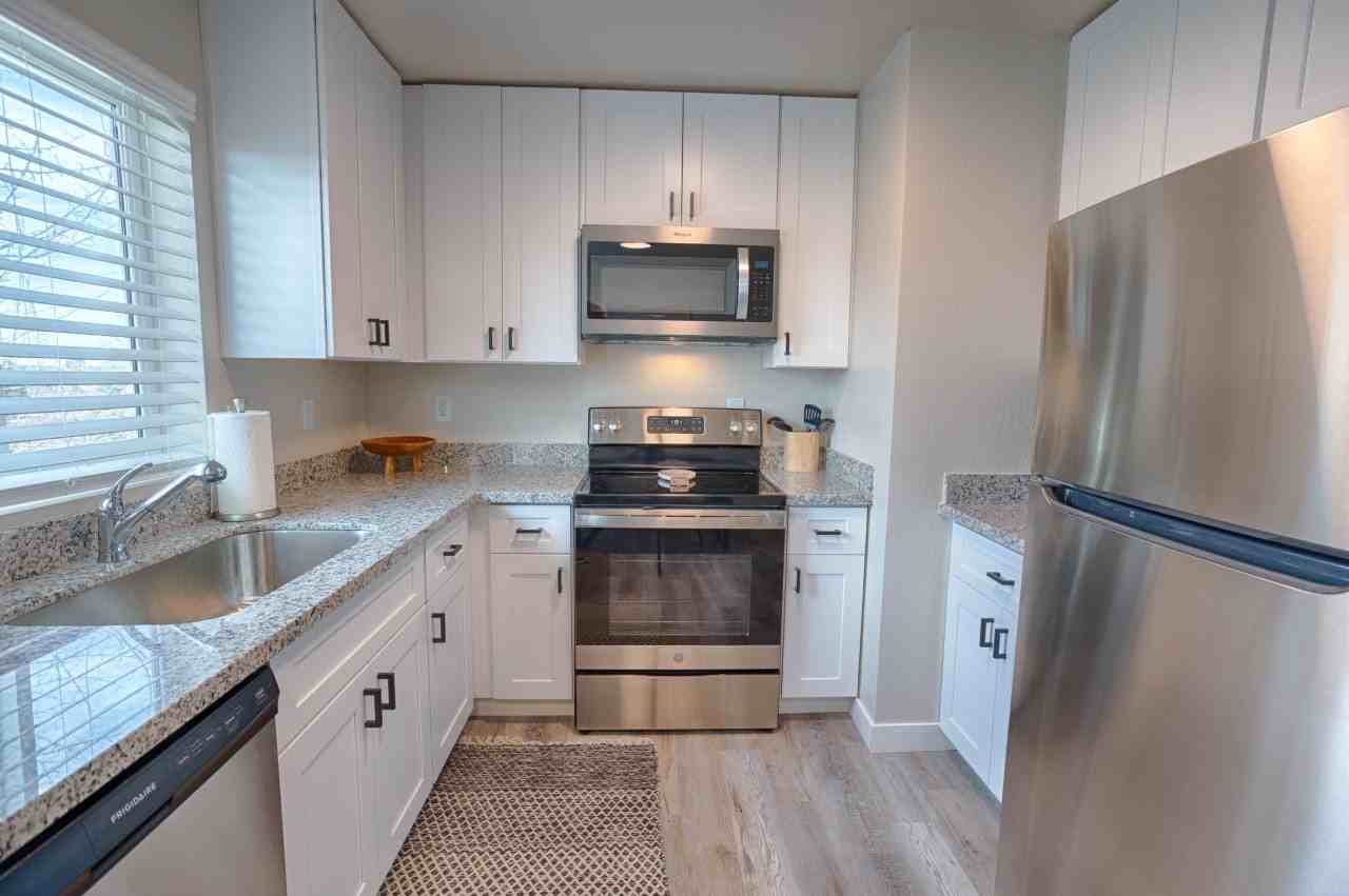 1110 West Woodland Lake Road, Unit D - Photo 4 of 11