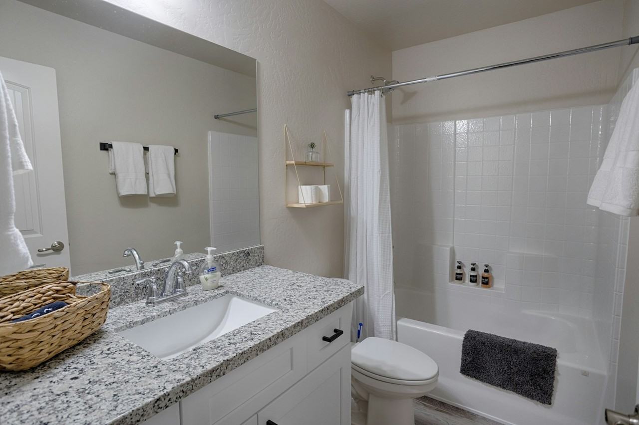 1110 West Woodland Lake Road, Unit D - Photo 7 of 11