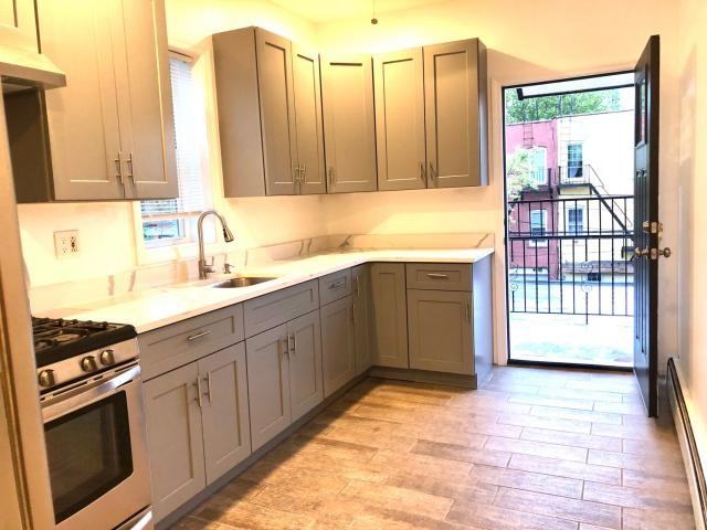 1342 Odell St - Photo 3 of 14