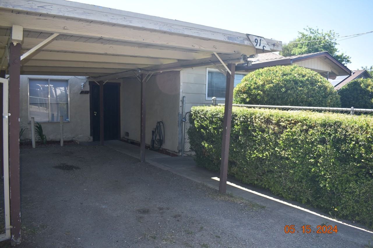 913 S Oro Ave - Photo 2 of 16