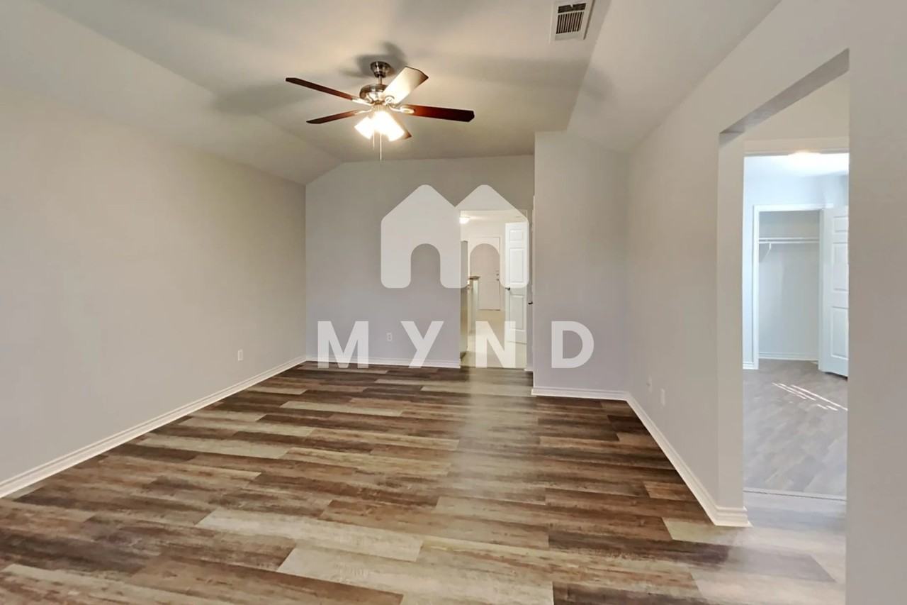 5317 Anderson St - Photo 3 of 21