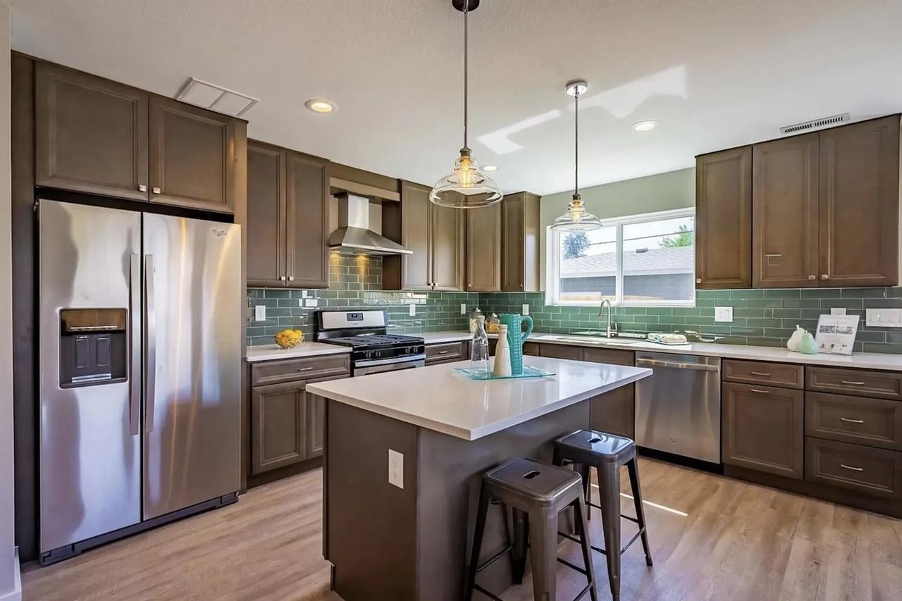 2209 S Fox St - Photo 2 of 20