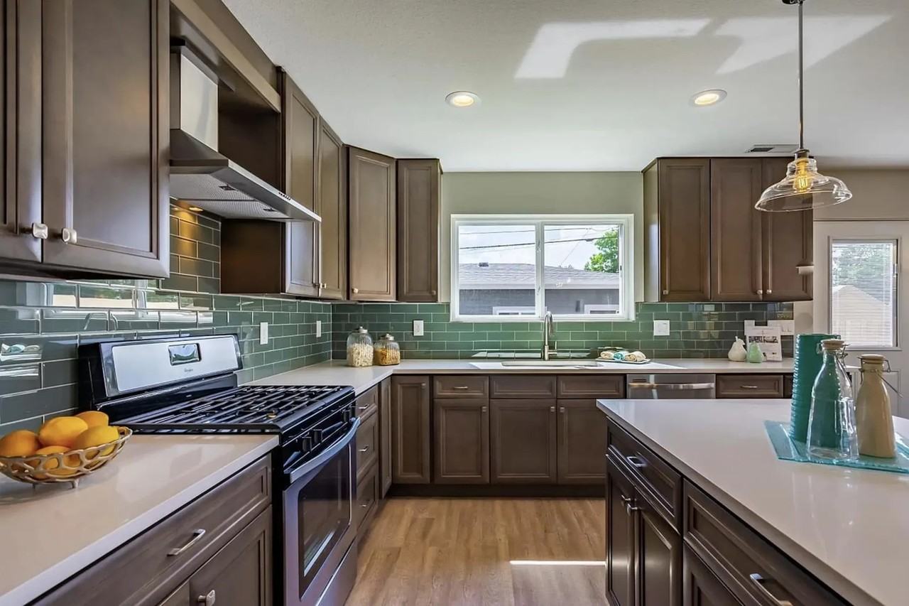 2209 S Fox St - Photo 3 of 20