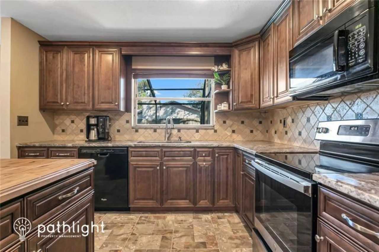 2062 Southpointe Dr - Photo 2 of 14