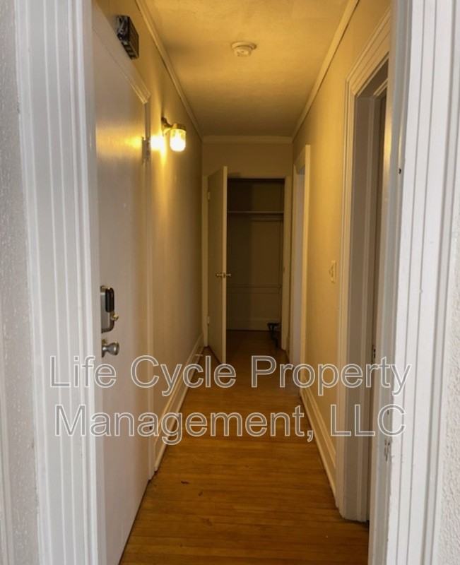 548 Fulton St E - Photo 5 of 10