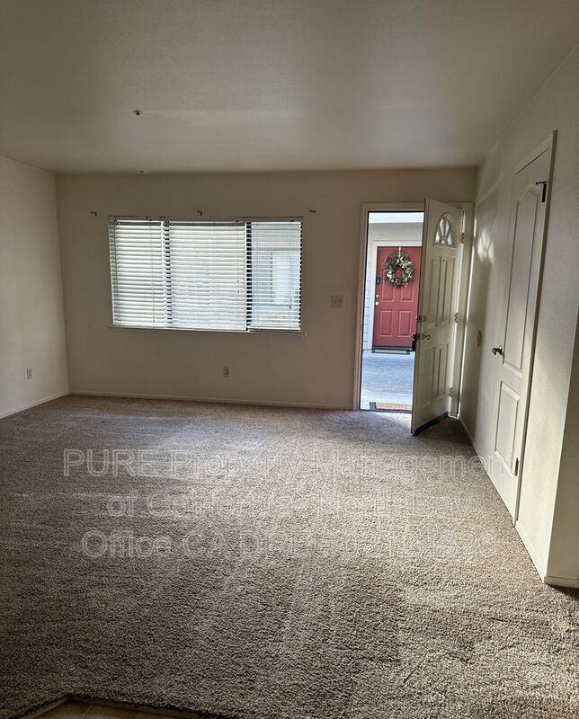 935 S Oak St - Photo 2 of 11