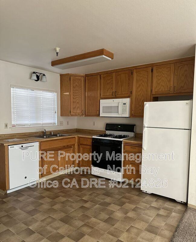 935 S Oak St - Photo 3 of 11