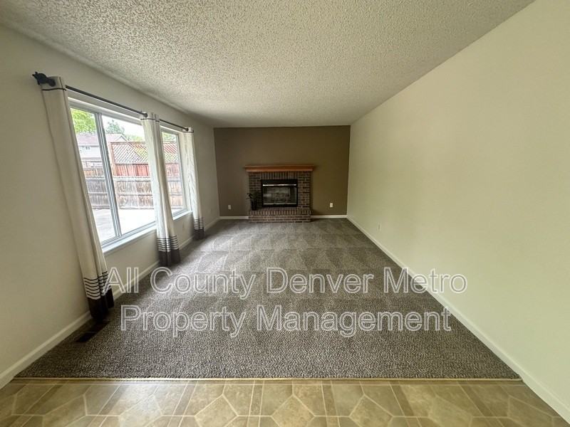 1427 Mcintosh Ave - Photo 4 of 26