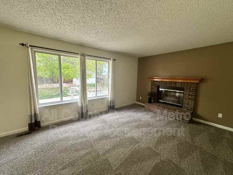 1427 Mcintosh Ave - Photo 5 of 26