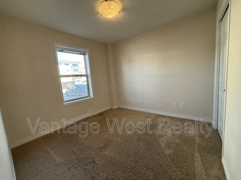 506 Sutherland Ave - Photo 4 of 7