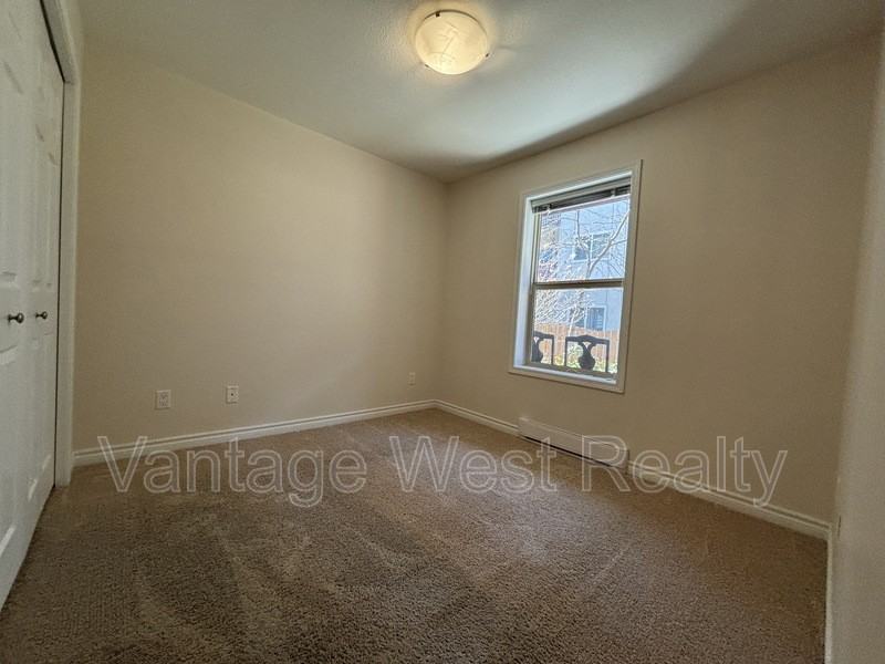 506 Sutherland Ave - Photo 5 of 7