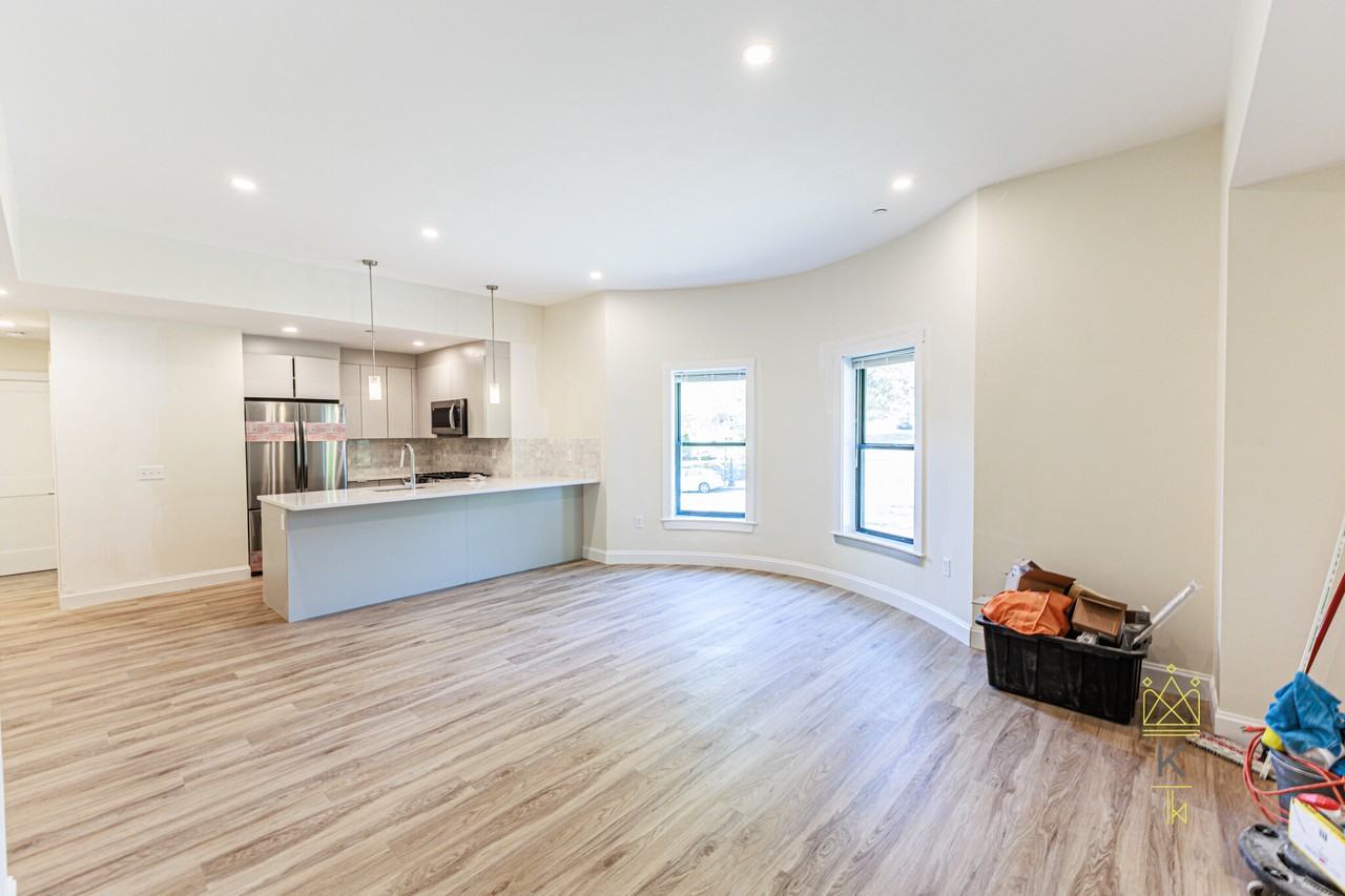 460 Washington St #1 - Photo 3 of 17