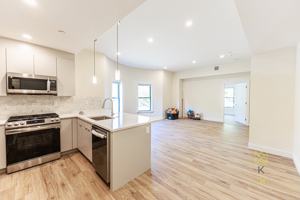 featured image of 460 Washington St #1