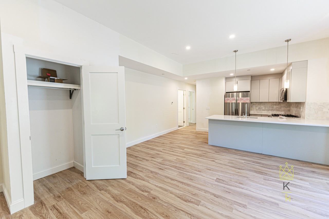 460 Washington St #1 - Photo 4 of 17