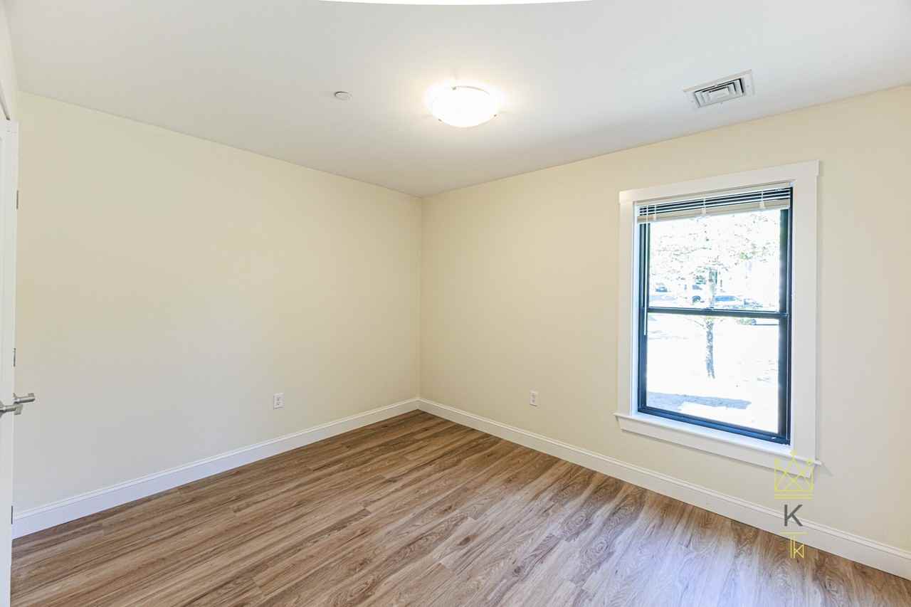 460 Washington St #1 - Photo 6 of 17