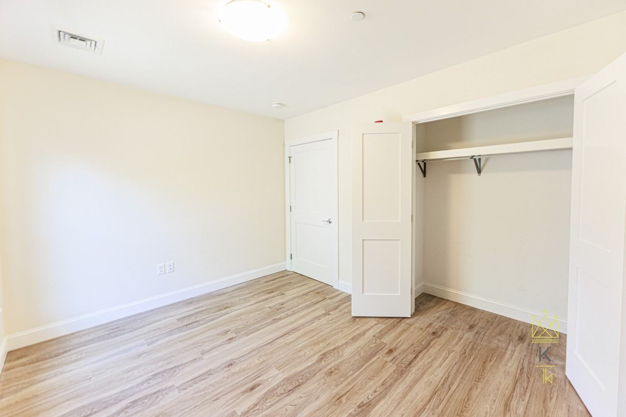 460 Washington St #1 - Photo 7 of 17