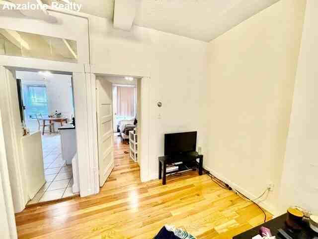 11 Charter St #2 - Photo 4 of 14