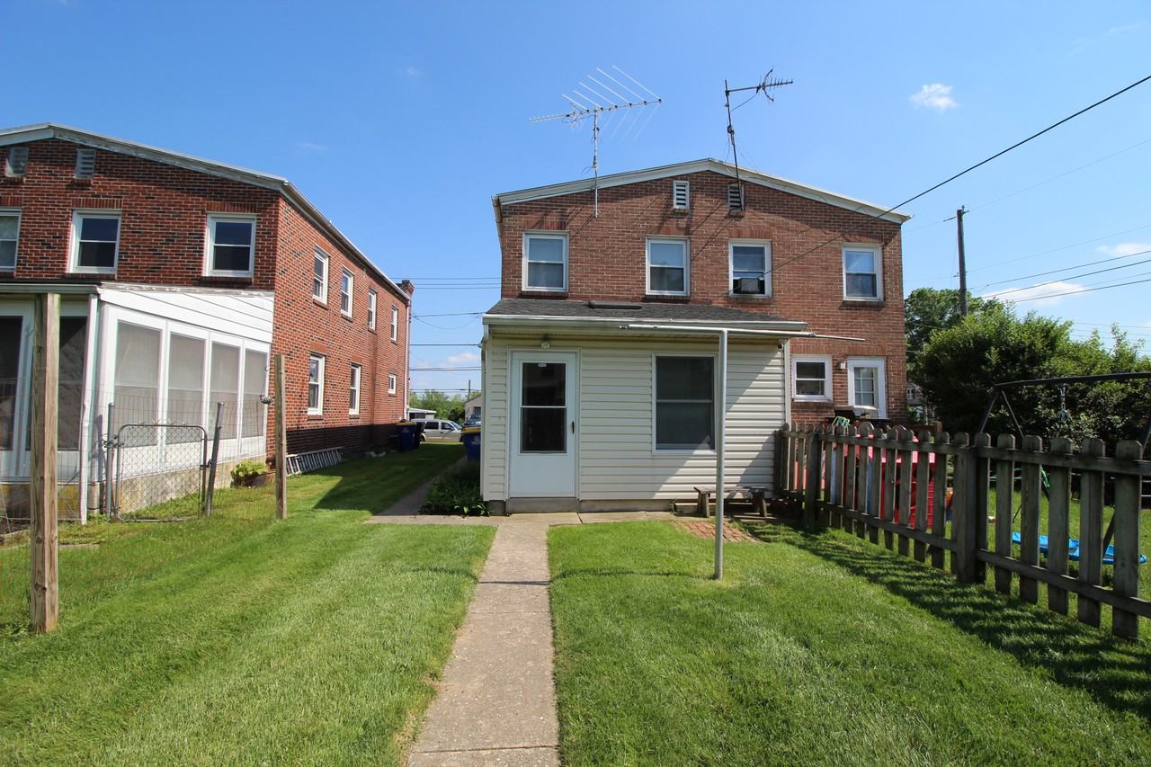 255 Locust St - Photo 2 of 18