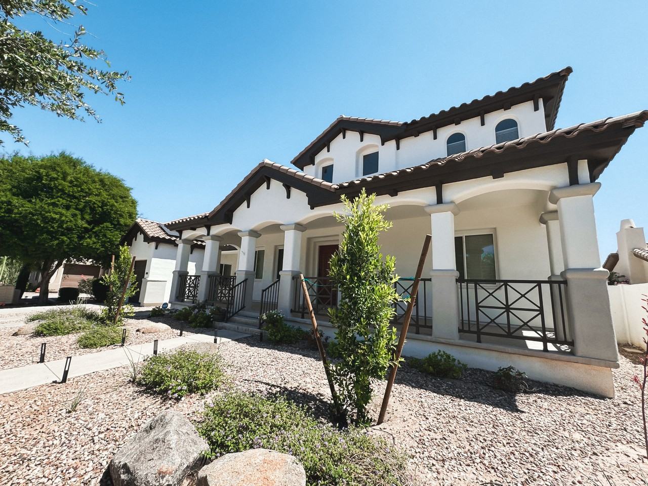 909 W Sycamore Ln - Photo 2 of 27