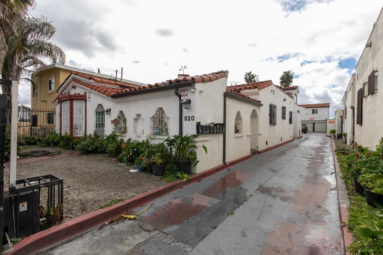 520 W 82Nd St - Photo 2 of 20