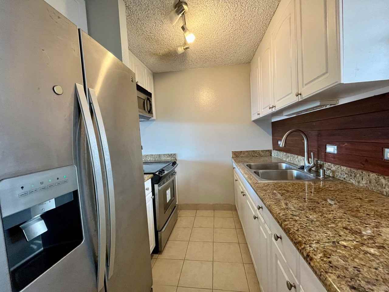 2439 Kapiolani Blvd #302 - Photo 2 of 7