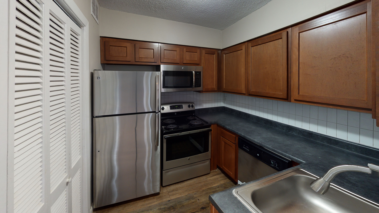 The Arabell | Spacious Midtown Apartments - Photo 3 of 42