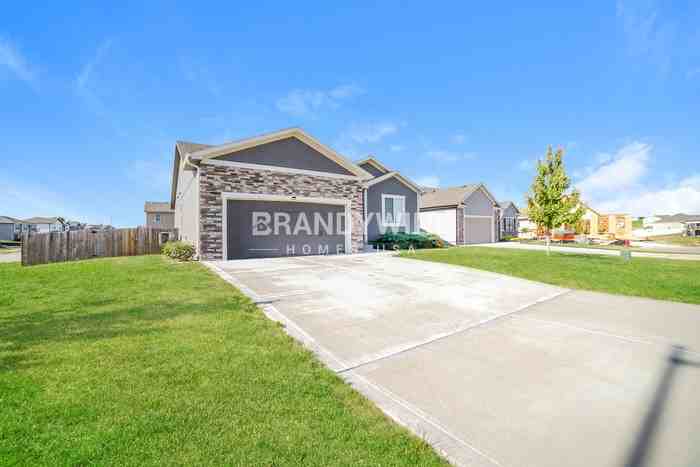 1116 Sw Hawthorne Cir - Photo 2 of 19