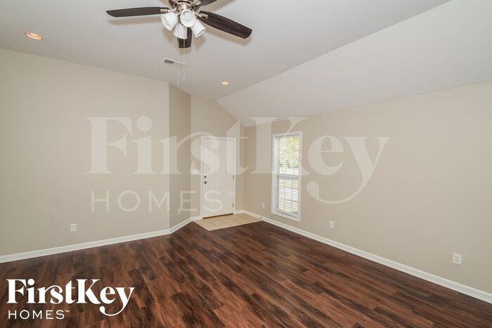 1109 Village Trl - Photo 3 of 14