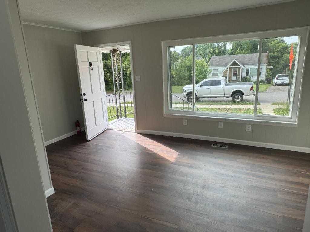 1919 Coker Ave - Photo 3 of 14