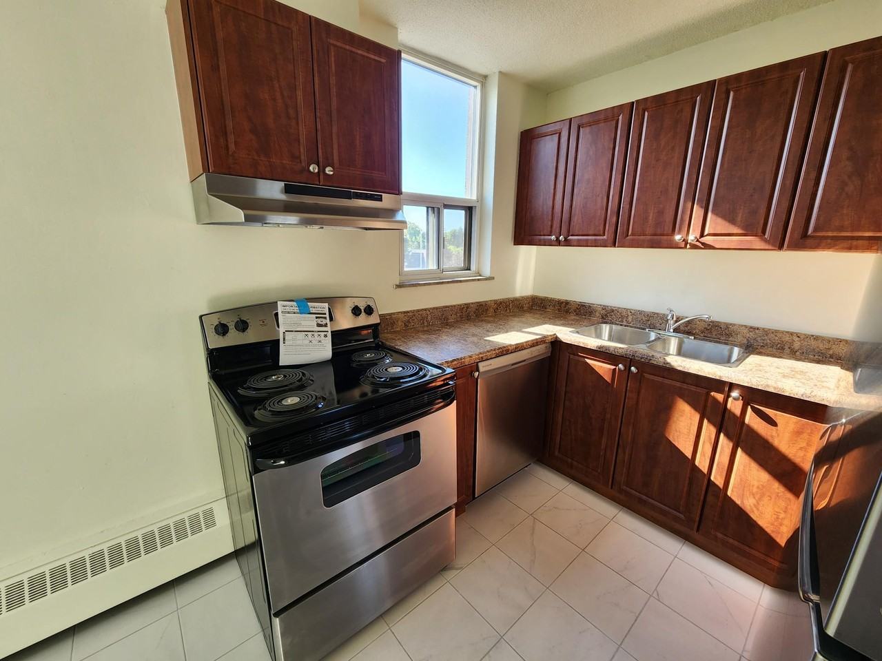 Kitchener Manor Apartments - Photo 2 of 12