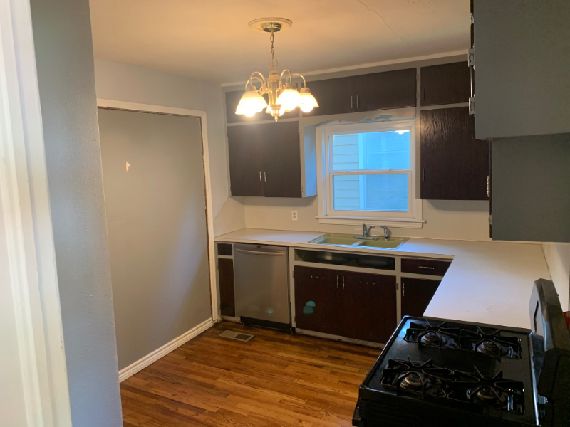 2037 S Dewey Ave - Photo 3 of 16