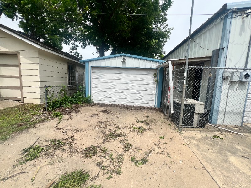 1128 Jerry Lane - Photo 3 of 16