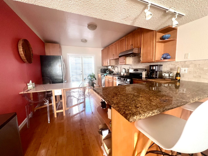 302 Newton Ave #302 - Photo 2 of 5