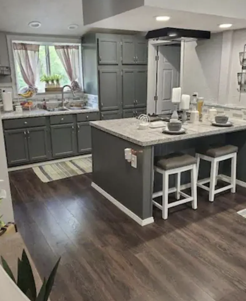1121 W Turner St #NA - Photo 3 of 12