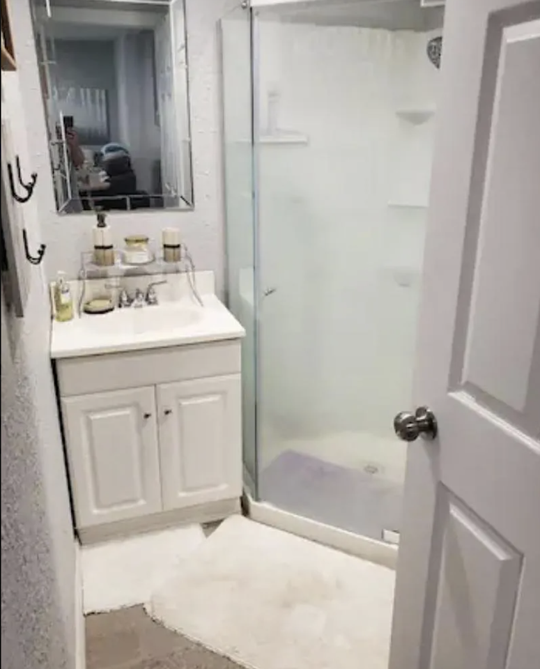 1121 W Turner St #NA - Photo 4 of 12