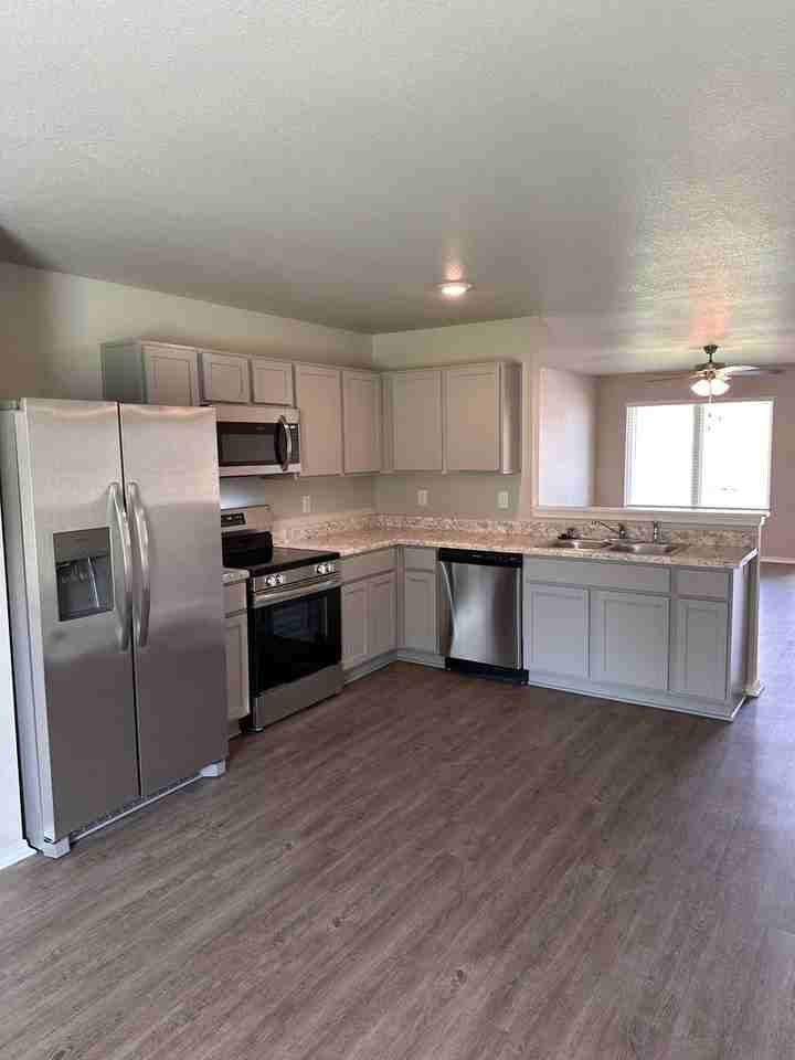 5111 Yukon Dr - Photo 7 of 21