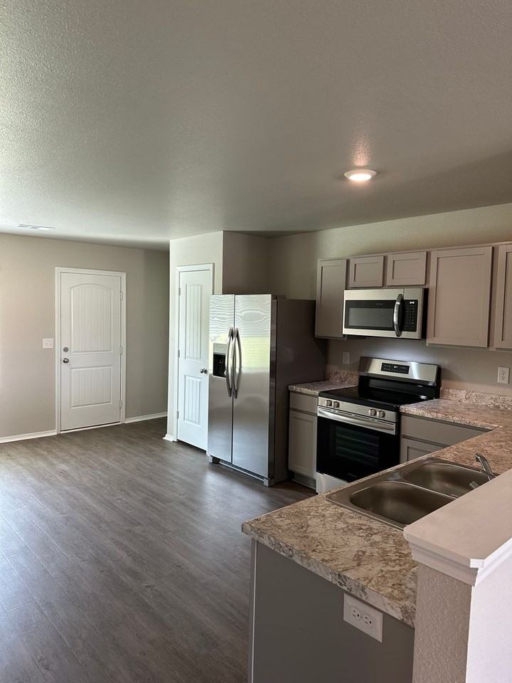 5111 Yukon Dr - Photo 6 of 21