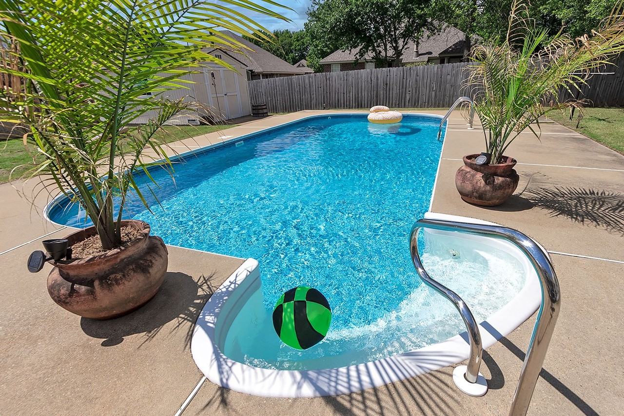 1560 Hawthorne Ln - Photo 5 of 33