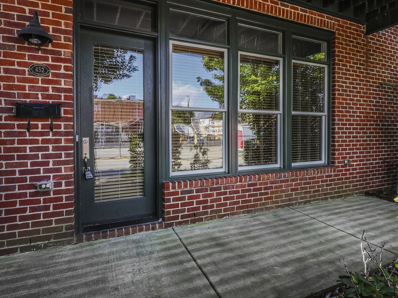 452 Arlington St - Photo 2 of 21