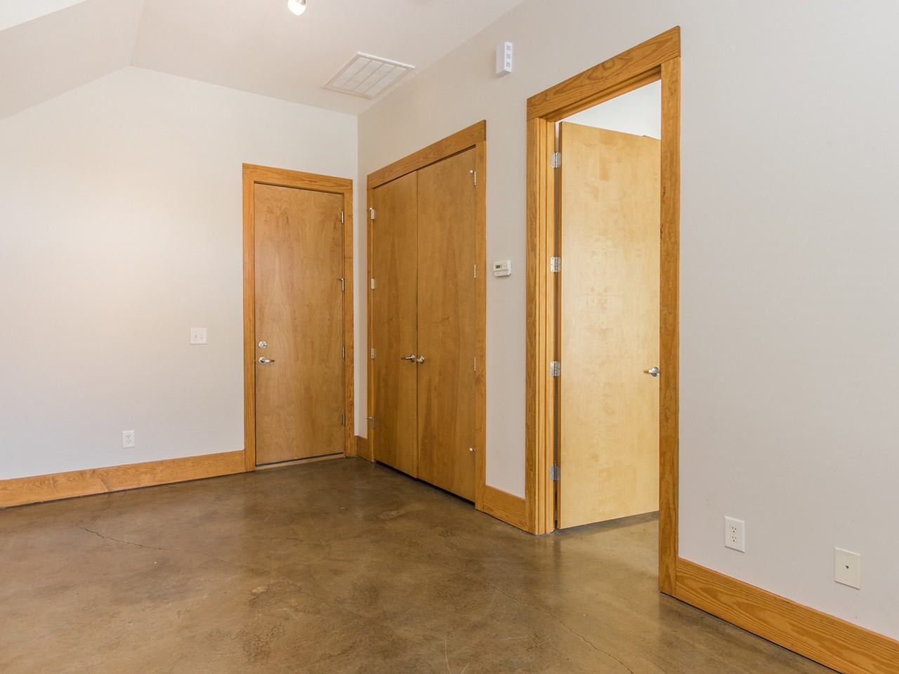 452 Arlington St - Photo 4 of 21