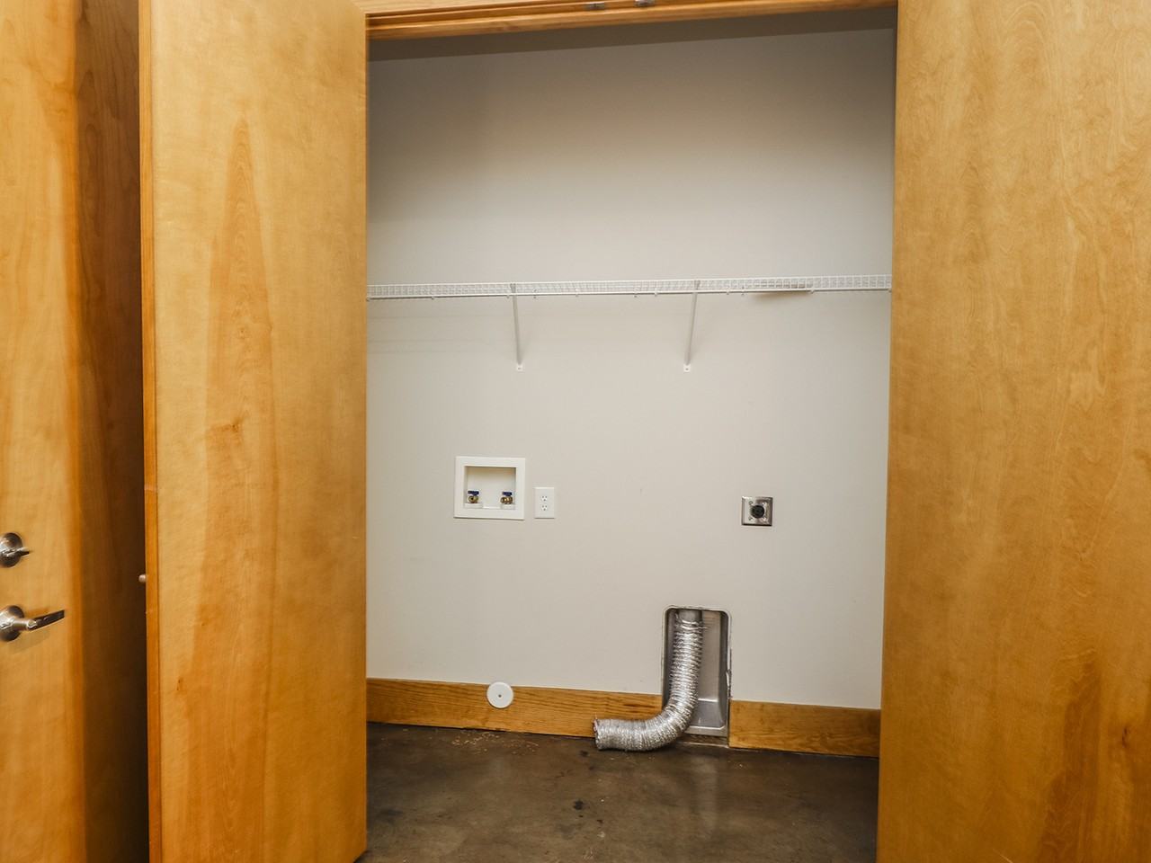 452 Arlington St - Photo 5 of 21