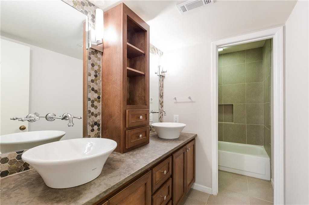 82 Montre Sq Nw - Photo 2 of 50