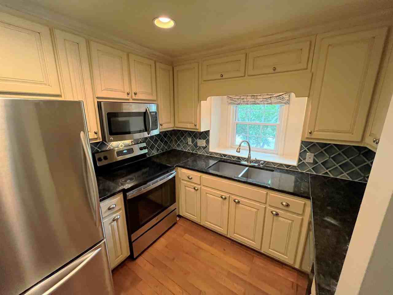 82 Montre Sq Nw - Photo 3 of 50