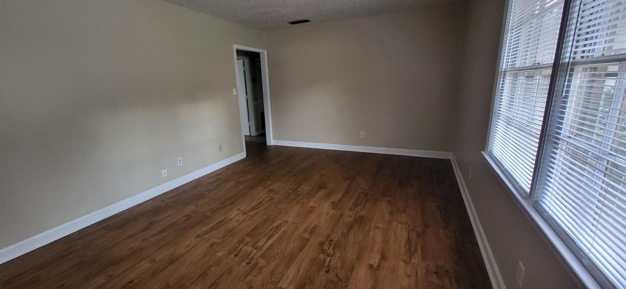 Towne Village Apartments - Photo 4 of 9