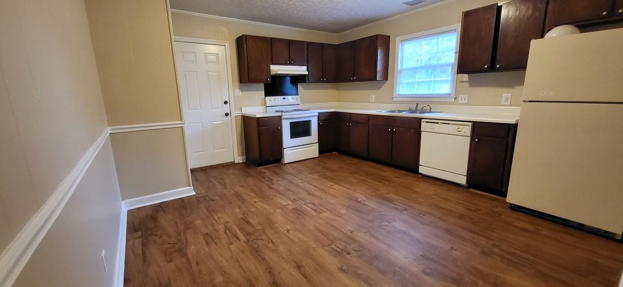 Towne Village Apartments - Photo 3 of 9