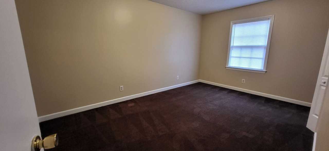 Towne Village Apartments - Photo 6 of 9