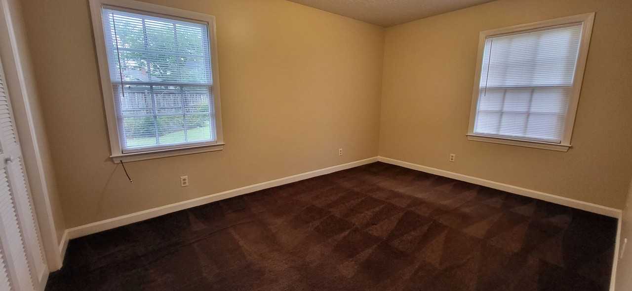 Towne Village Apartments - Photo 7 of 9