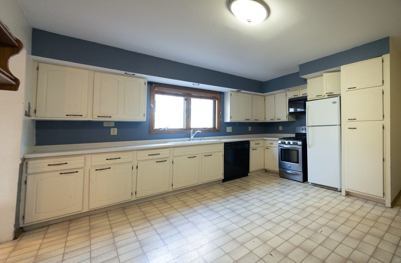 619 W Baraga Ave #1 - Photo 2 of 10