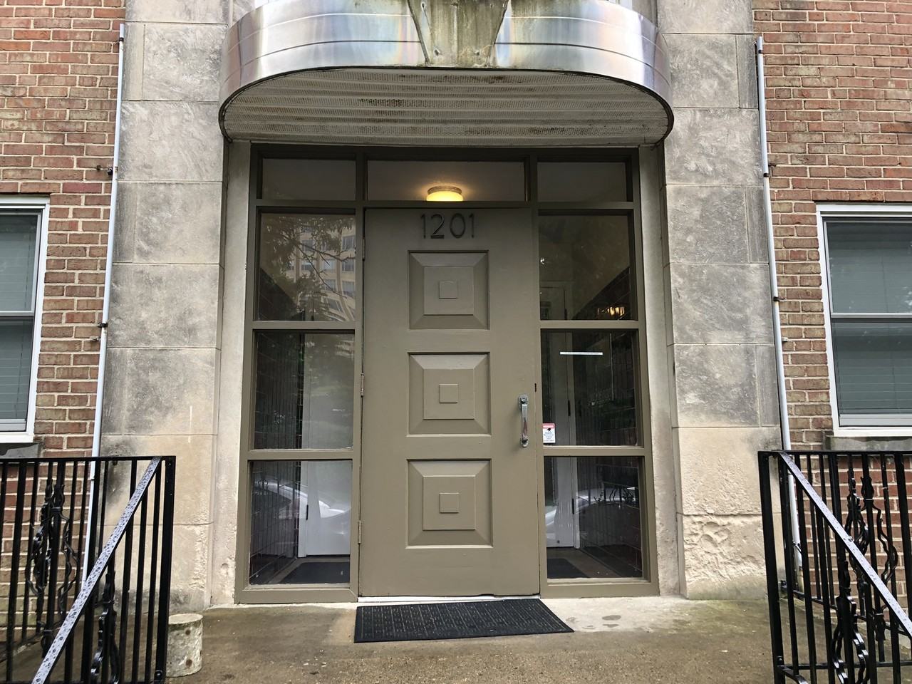 1201 Edgecliff RoadApt 3 #3 - Photo 7 of 30